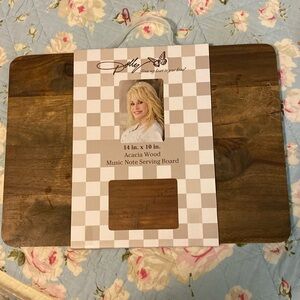 Dolly Partons music note serving board